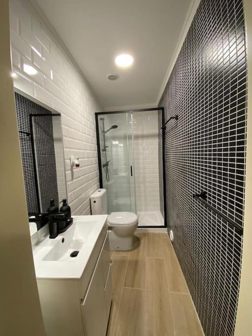 Artistic Digital Getaway - Patio & Great Location! Appartement Lisboa