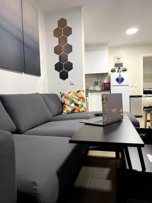 Artistic Digital Getaway - Patio & Great Location! Appartement Lisboa